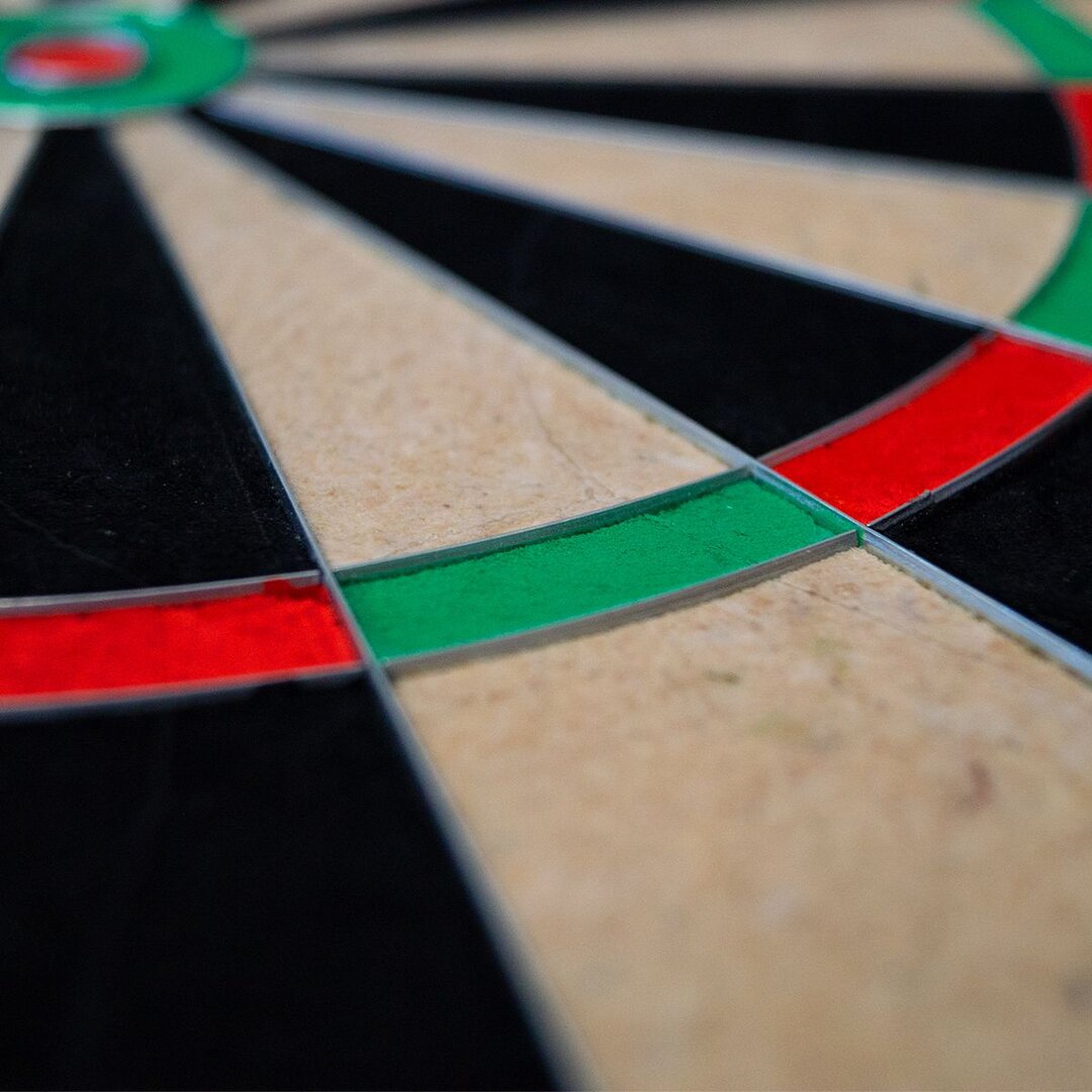 Karella Dartboard BullOut Bristle Board + 2 Sets Darts